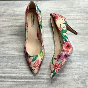 Karl Lagerfeld Paris Royale Floral Pointed toe heels size 6.5